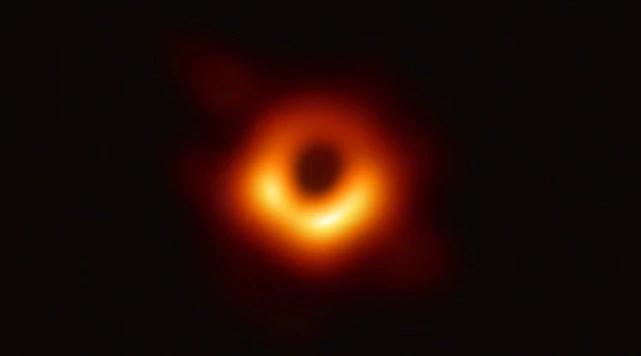 人类第一张黑洞照片,留念!【这是5500万光年外