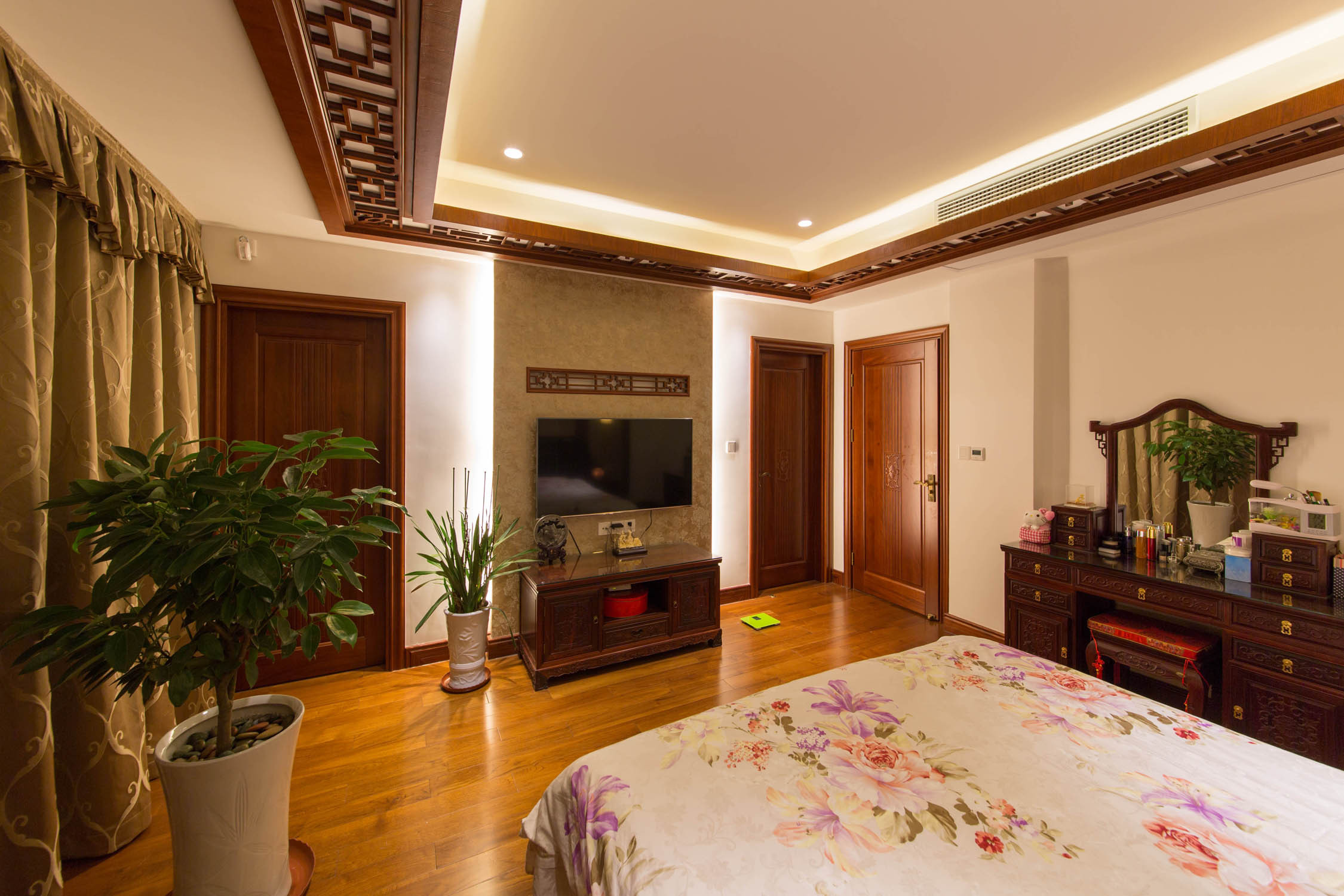 中式风格,别墅装修,20万以上装修,140平米以上装修,卧室,电视柜,吊顶,白色,褐色