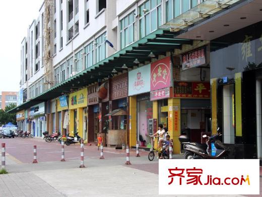 凯德・新平方米项目旁广场路上配套
