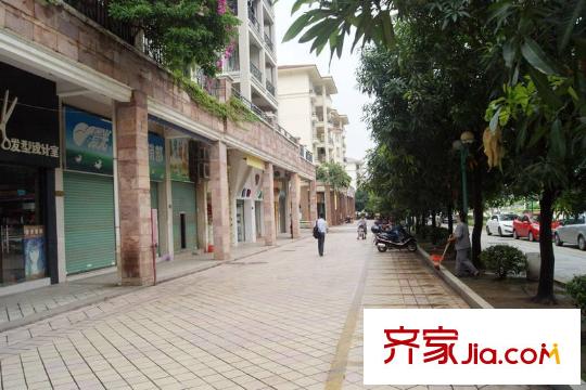 锦绣御景国际马路对面商铺