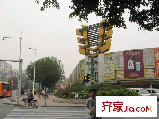 新城市江南项目距离粮油批发市场约2分钟路程内