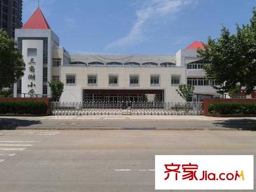 金色港灣雙湖泊岸周邊三角湖小學(xué)