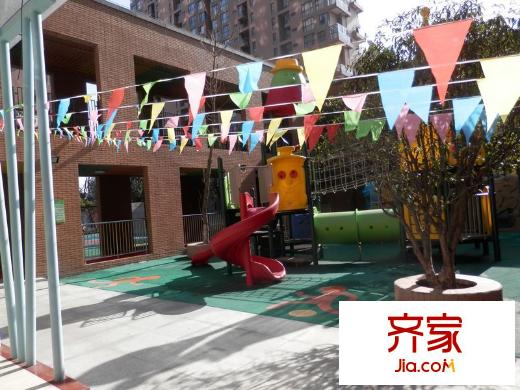 金地格林春岸世家別墅自帶幼兒園滑梯（20121226）