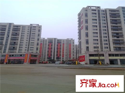 鳳凰水岸公館項(xiàng)目周邊馬路