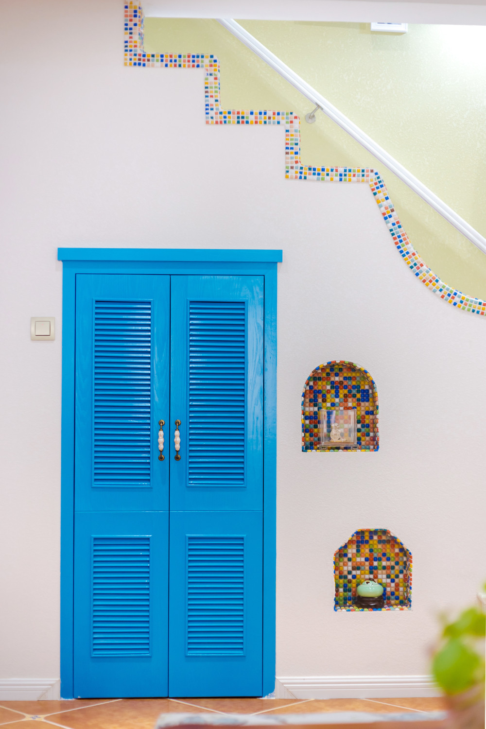 地中海风格,复式装修,三居室装修,20万以上装修,110平米装修,客厅,门,蓝色