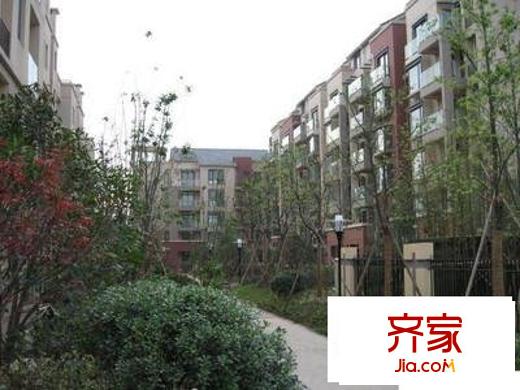 東郊小鎮(zhèn)第一街區(qū)外景圖