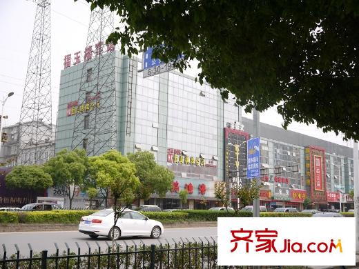 東方蘭園項(xiàng)目右側(cè)餐廳