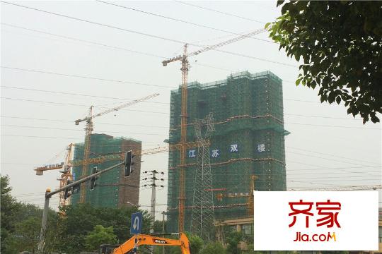 東方蘭園3號(hào)樓已經(jīng)接近封頂（2015-08-21）