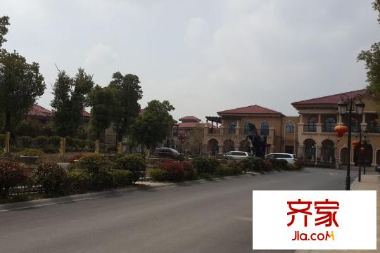 東紫園別墅區(qū)入口走道（2015-08-05）