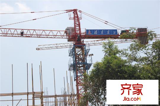 武夷名仕園施工吊車（2015-9-14）