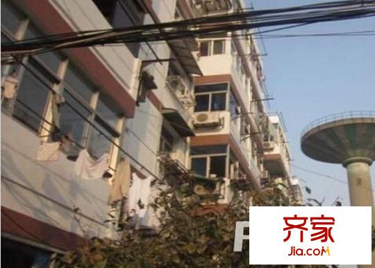 糧食局大院外景圖