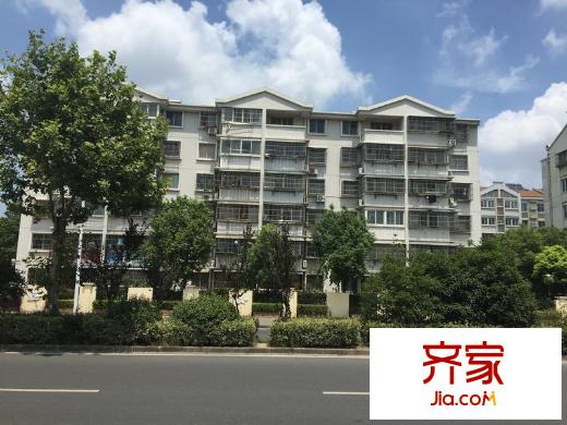 江畔人家外景圖