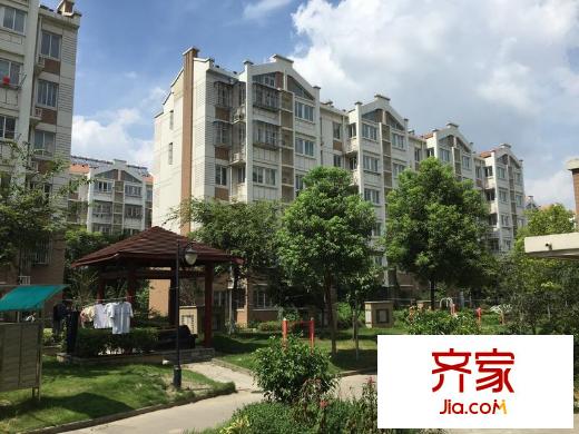 江畔人家外景圖