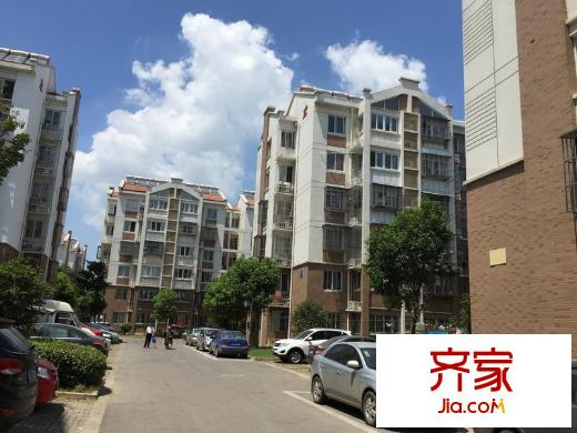 江畔人家外景圖