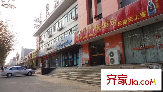 金地明悅配套圖項(xiàng)目西南約800米堯化門商業(yè)街