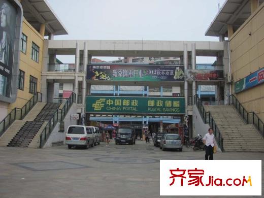 城市之光國際公寓配套圖距離項(xiàng)目200米商業(yè)街（2012-7-11）