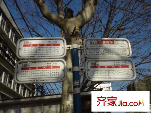 上城風(fēng)景配套圖項(xiàng)目西側(cè)約100米公交站牌