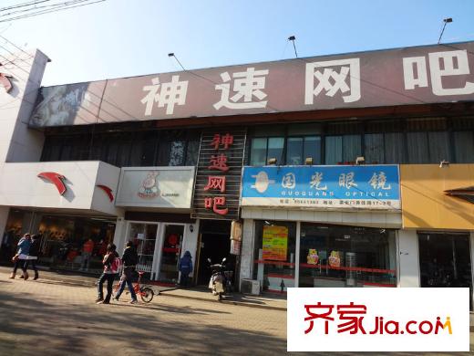 上城風(fēng)景配套圖項(xiàng)目西側(cè)約100米商業(yè)街