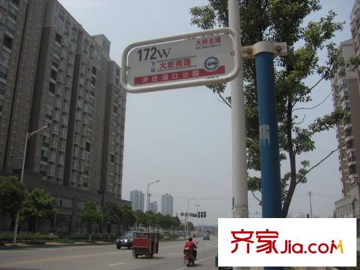 金城麗景配套圖小區(qū)門口公交站牌（2013.4.25）