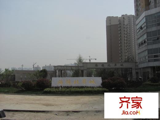 海德北岸城小區(qū)大門（2013.4.16）
