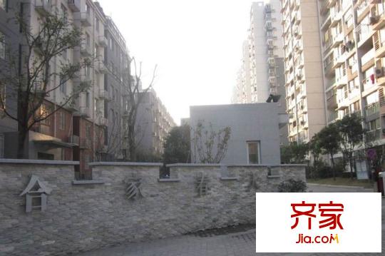 合家春天外景圖