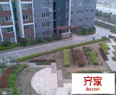 合家春天外景圖