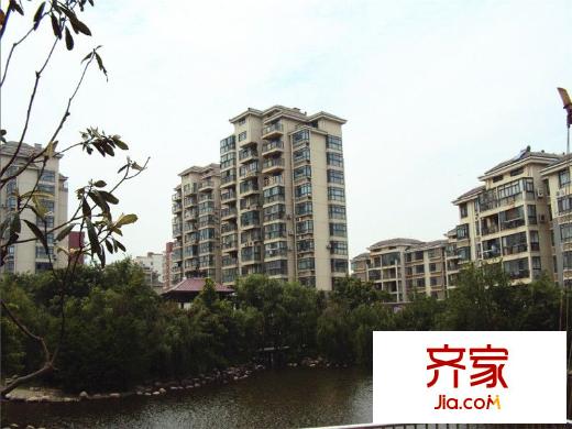 江南青年城外景圖