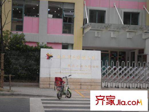 明發(fā)濱江新城一期配套圖實(shí)驗(yàn)小學(xué)南園（2010.05.28）
