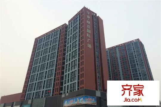 曉莊國際廣場底部商業(yè)上部的辦公樓（2015-08-21）