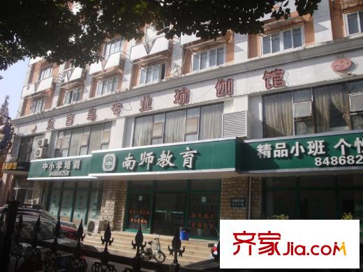 菲呢克斯國際公寓南側20米處培訓機構（2012-12-5）