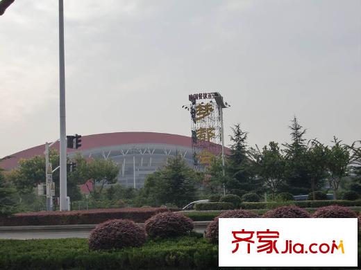 雨潤國際廣場項目西側(cè)800米奧體中心（2010.9）