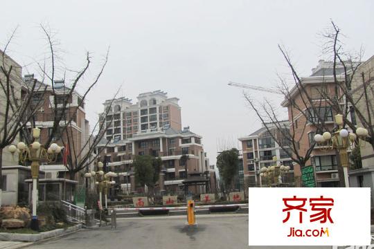 雨山美地前期交付房源外景（2012.03）