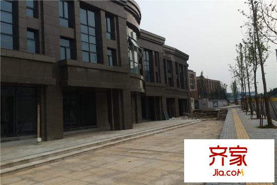 林景御園小區(qū)外圍的商業(yè)（2015-08-21）