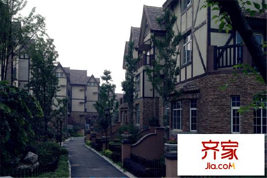 東墅山莊英郡華府小區(qū)一側（2015-3-26）