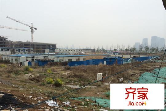 升龍?zhí)一▓@著項目地塊尚未動工（2015-3-19）