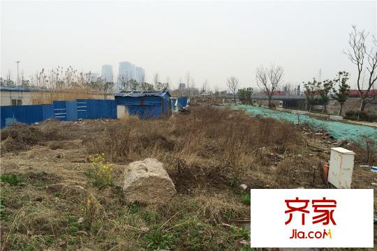 升龍?zhí)一▓@著項(xiàng)目地塊尚未動工（2015-3-19）