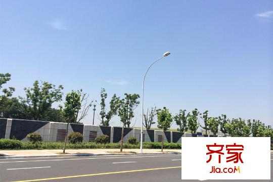 奧體月安街項(xiàng)目項(xiàng)目外圍圍墻（2015-5-21）