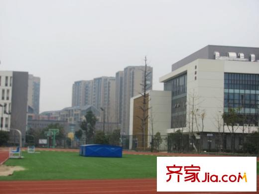 奧體月安街項目奧體月安街上中華中學(xué)（2012.11）