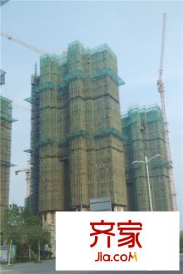 紫金上品苑臨街在建的樓棟（2015-04-23）