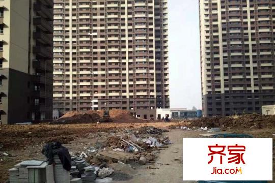 四季金輝在建的樓棟外立面基本完成（2015-11-06）