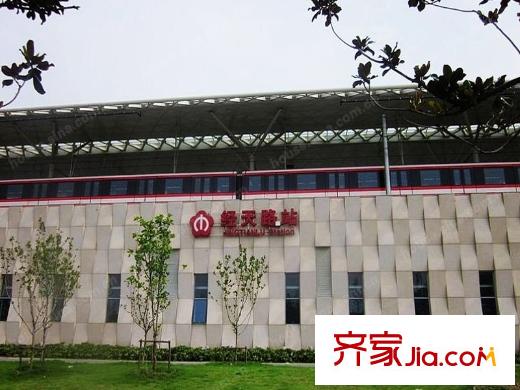 四季金輝2號線經(jīng)天路地鐵站