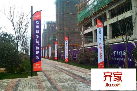 招商依云尚城工地旗幟廣告（2015-03-30）