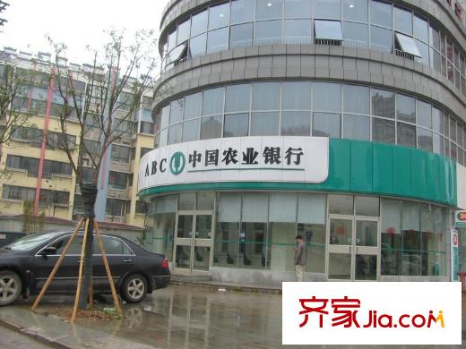 愛濤尚逸華府項(xiàng)目西面農(nóng)行