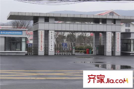 明發(fā)香山郡周邊學(xué)校