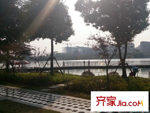 星葉羊山湖花園項(xiàng)目西面金鷹奧萊城