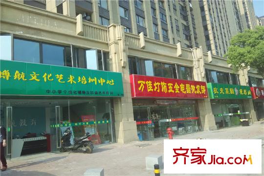華潤幸福里馬路對面的社區(qū)商業(yè)