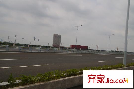 保利西江月距離項(xiàng)目500米大橋