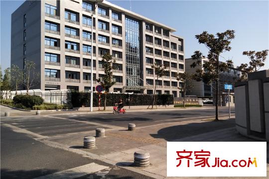 中天銘廷項(xiàng)目對(duì)面辦公樓（2015-9-16）