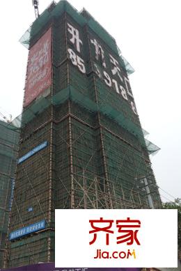 升龍?zhí)靺R高層即將封頂（2015-6-23）