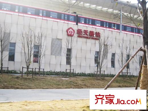 金地湖城藝境經(jīng)天路地鐵站